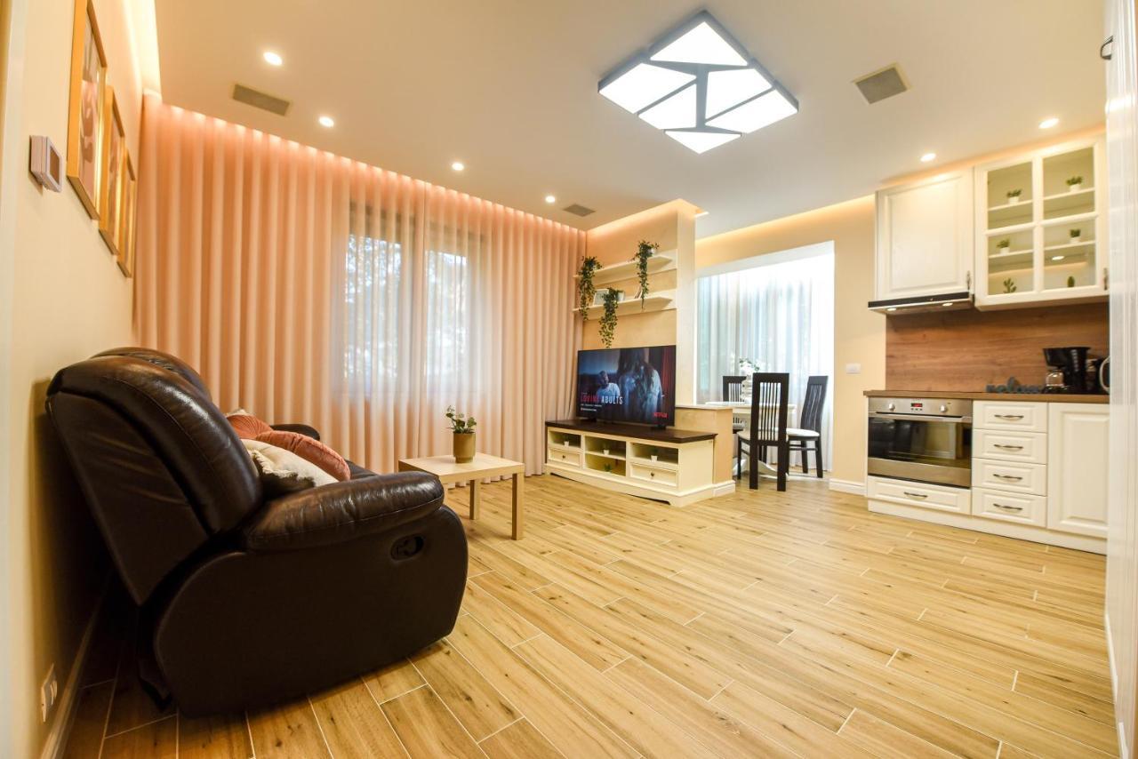 Green Leafy Brasov - Ideal 2 Bedroom Apartment 外观 照片