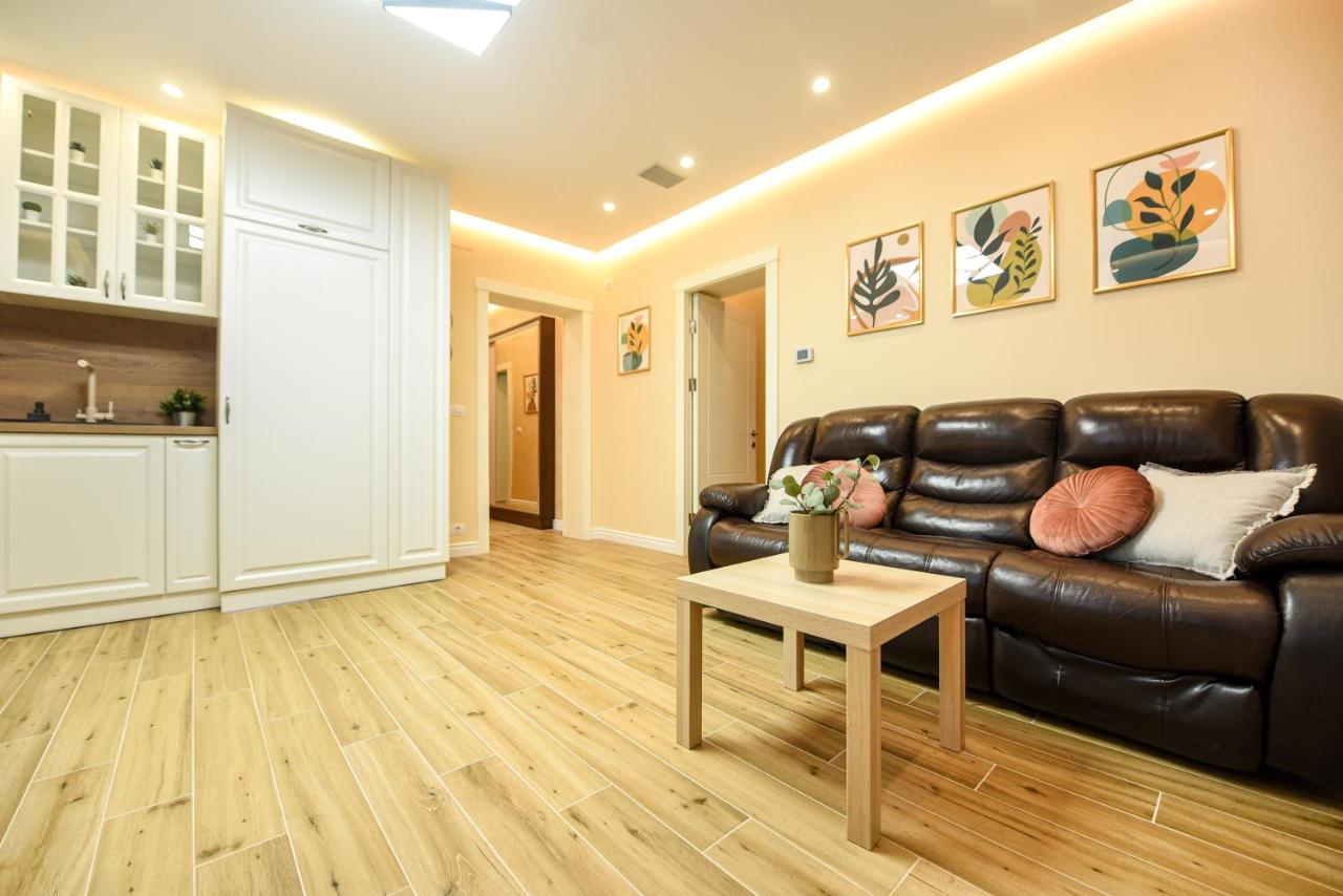 Green Leafy Brasov - Ideal 2 Bedroom Apartment 外观 照片