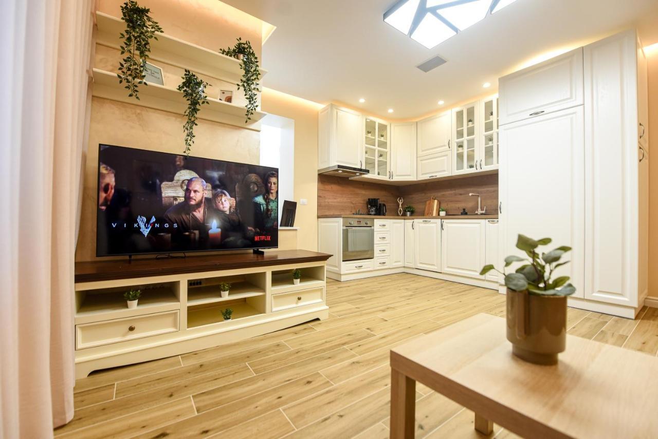 Green Leafy Brasov - Ideal 2 Bedroom Apartment 外观 照片