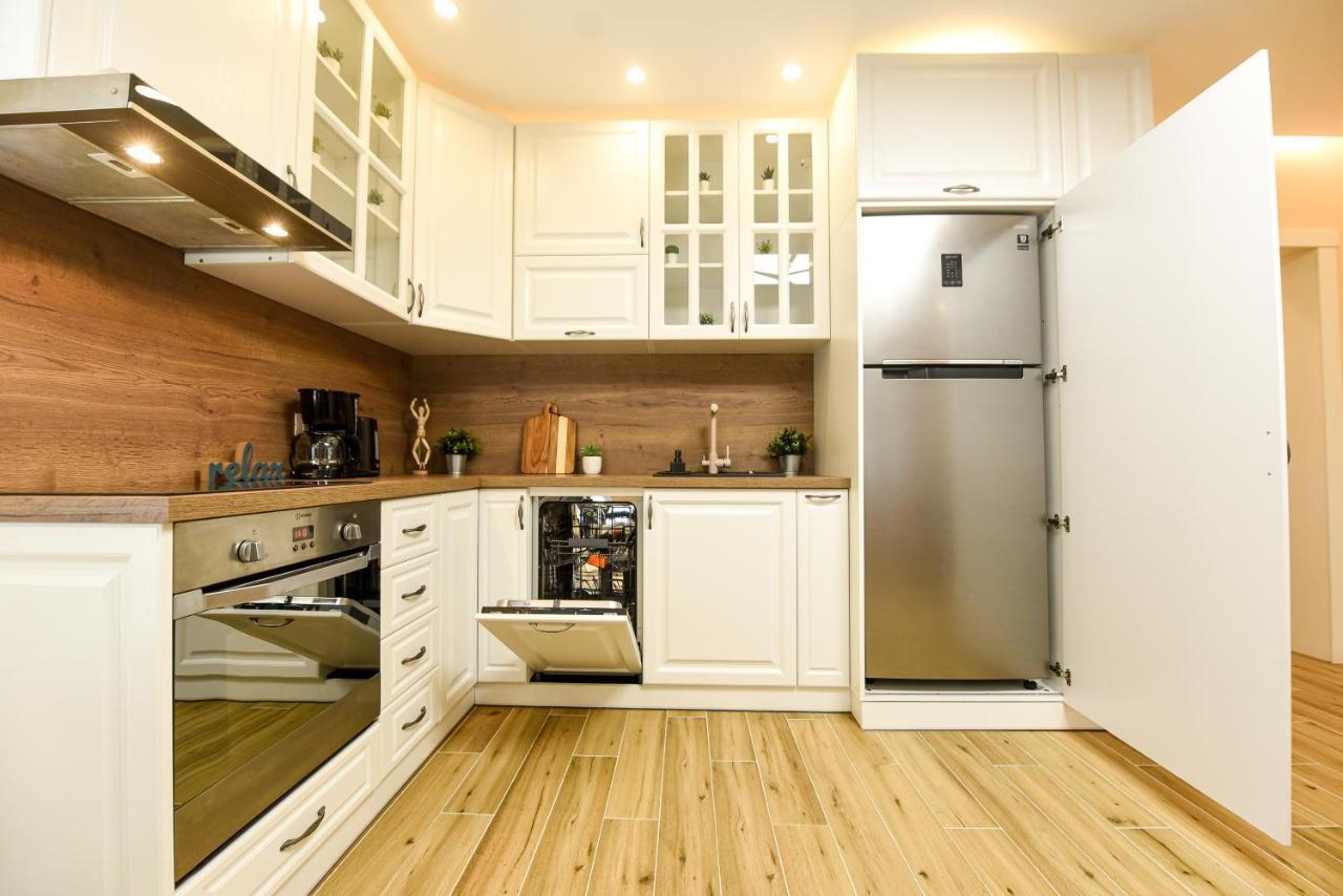 Green Leafy Brasov - Ideal 2 Bedroom Apartment 外观 照片